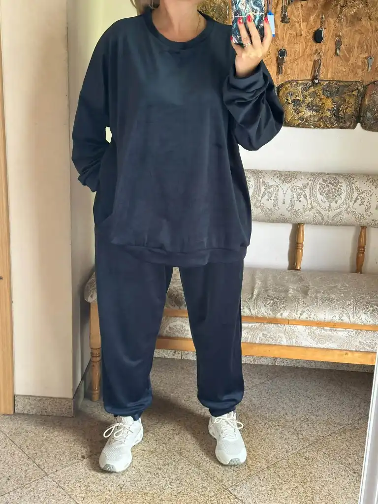 Veliūrinis kostiumėlis